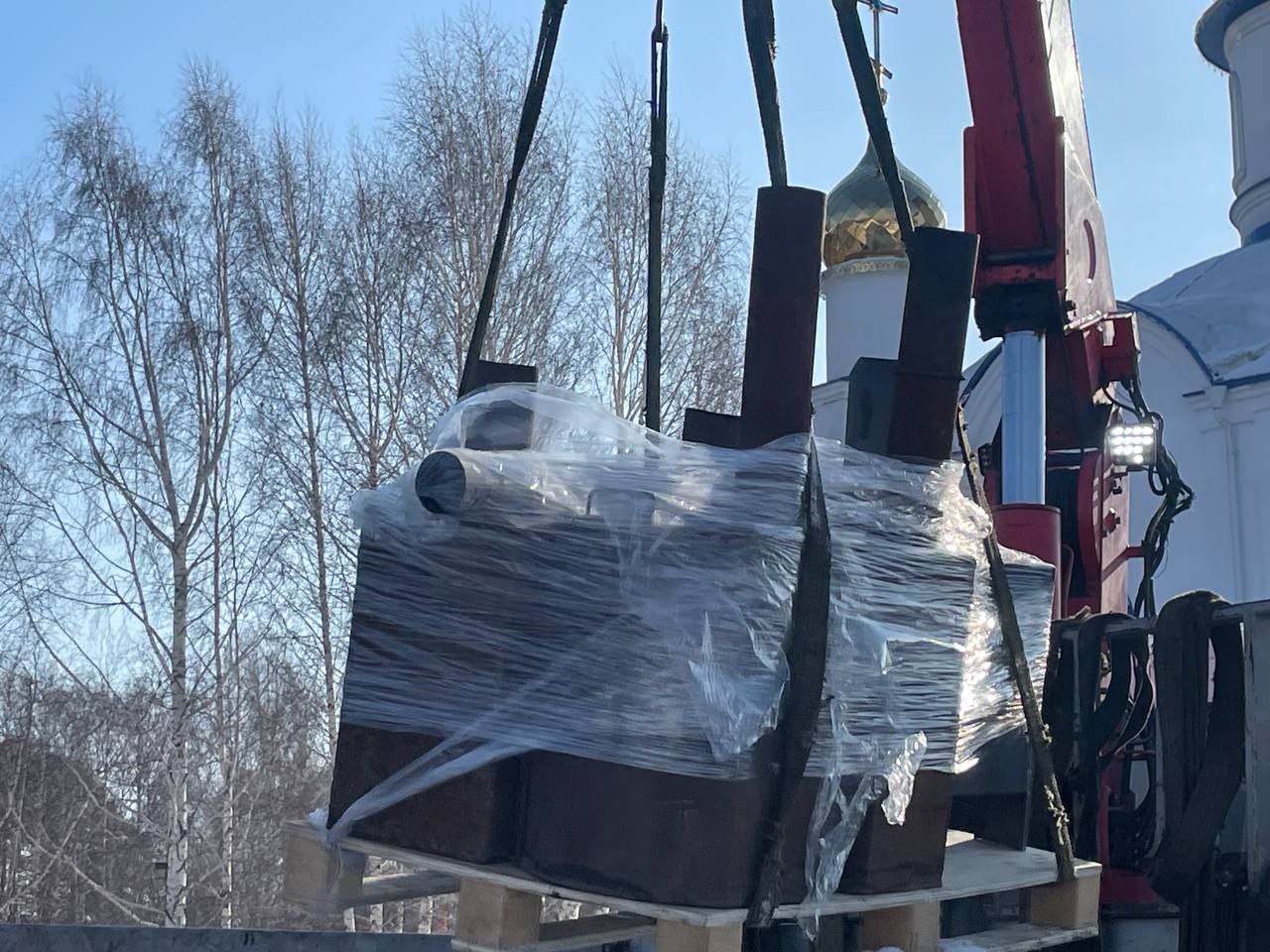 Член Молодёжного парламента Новокузнецка Даниил Андреев в эти выходные принял участие в сборе и погрузке гуманитарного груза для бойцов из Новокузнецка Член Молодёжного парламента Новокузнецка Даниил Андреев в эти выходные принял участие в сборе и погрузке гуманитарного груза для бойцов из Новокузнецка