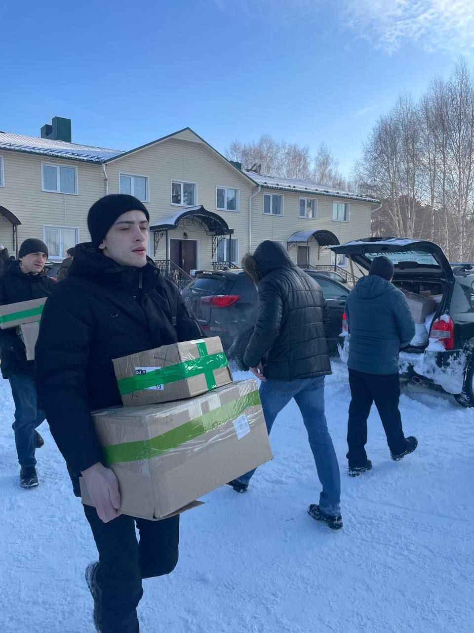 Член Молодёжного парламента Новокузнецка Даниил Андреев в эти выходные принял участие в сборе и погрузке гуманитарного груза для бойцов из Новокузнецка Член Молодёжного парламента Новокузнецка Даниил Андреев в эти выходные принял участие в сборе и погрузке гуманитарного груза для бойцов из Новокузнецка