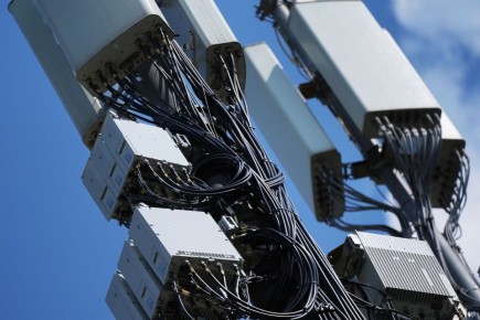 Ужесточение контроля: Путин подписал закон о отключении связи по требованию ФСБ