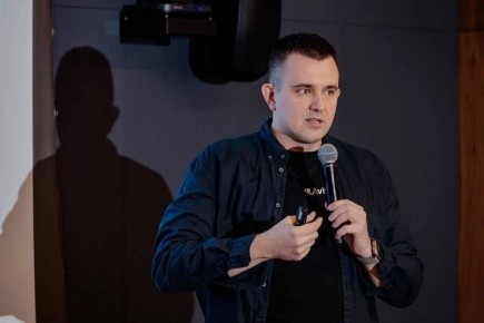 Работодатели все чаще открывают вакансии для пенсионеров и студентов