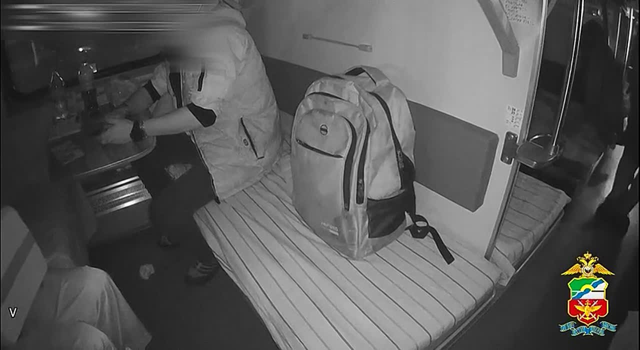 В Белове транспортные полицейские пресекли хулиганские действия в пассажирском поезде