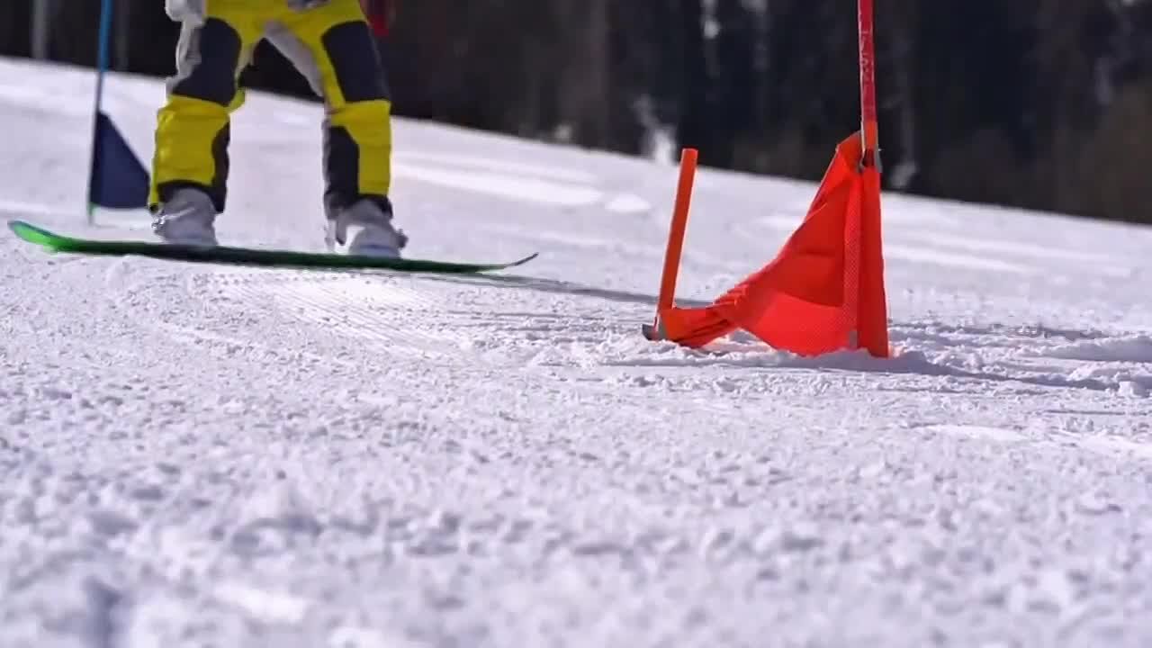 В Междуреченске прошли соревнования по горнолыжному слалому и сноуборду среди работников органов прокуратуры Кузбасса и членов их семей