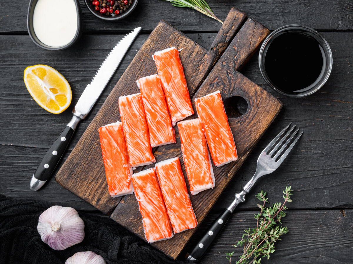 Деликатесы из крабовых палочек для новогоднего стола: быстрые и аппетитные