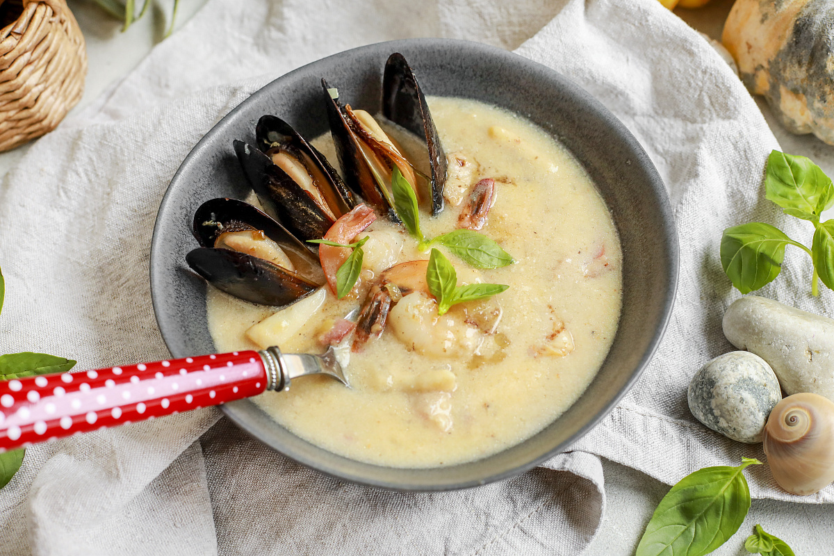 Невероятный суп Чаудер с морепродуктами и беконом: простой рецепт на все случаи