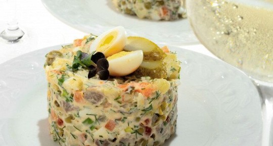 Идеальное сочетание: шампанское и оливье