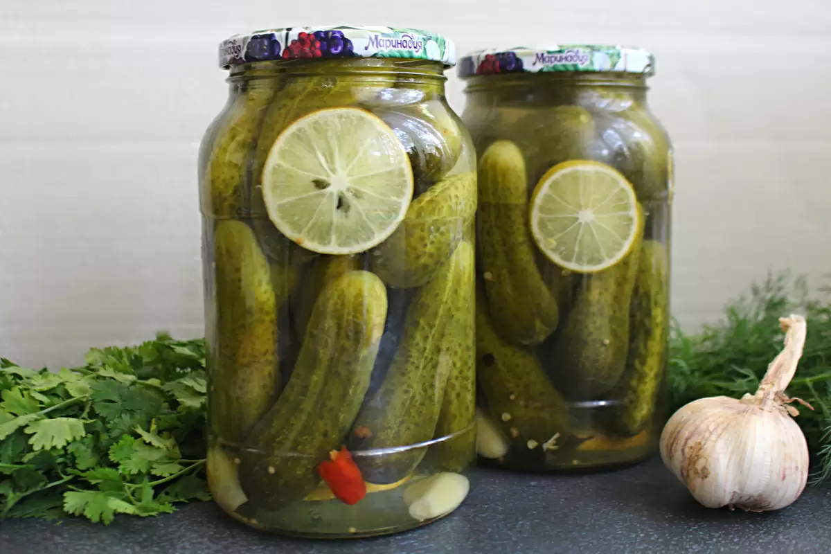 Маринованные огурцы с лимоном: новый взгляд на знакомые рецепты