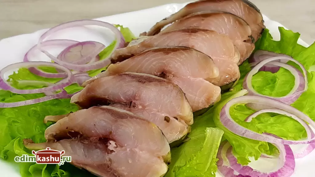 Селедка в сухом посоле: простая идея для вкусного пикника