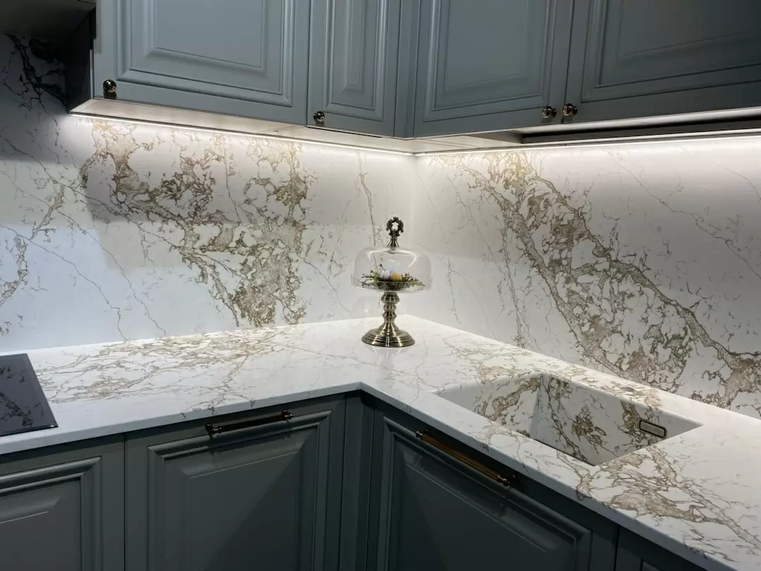 Искусственный камень на кухне: разница между заводскими и индивидуально изготовленными мойками