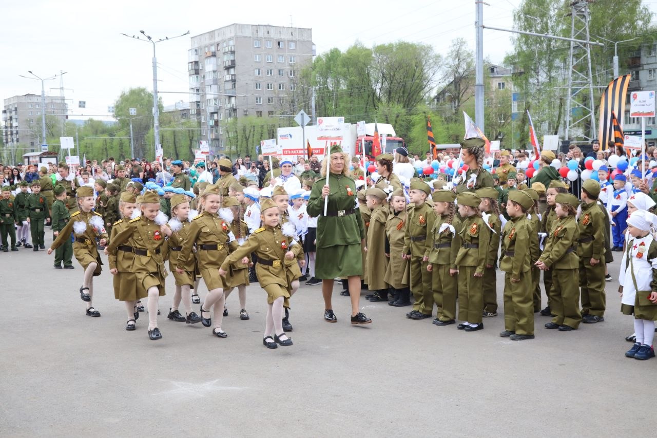 Вместе с Губернатором Кузбасса посмотрели на парад юных «Наследников Победы» Вместе с Губернатором Кузбасса посмотрели на парад юных «Наследников Победы»
