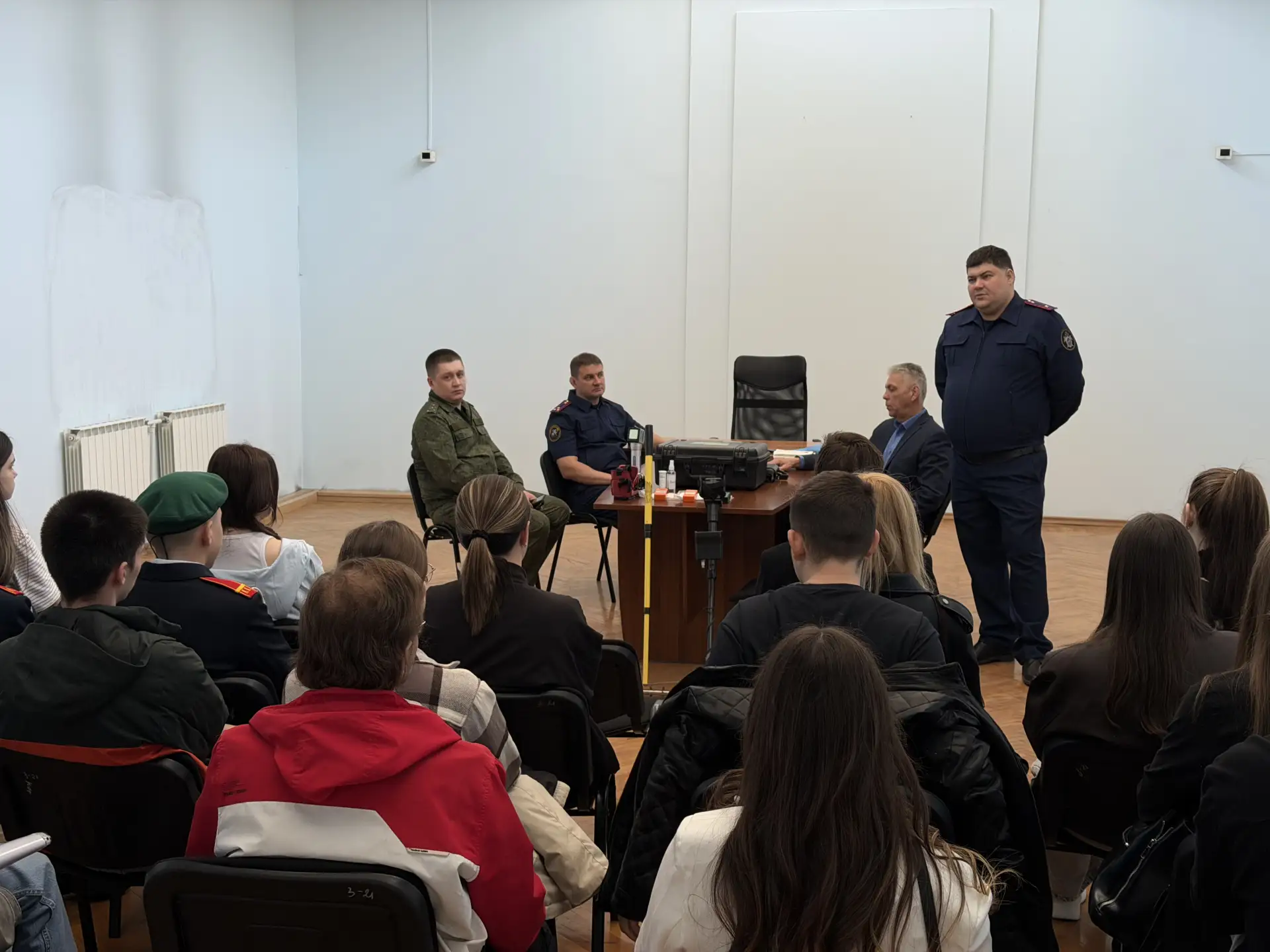 В Новокузнецке офицеры СК России провели профориентационную встречу для студентов и кадетов В Новокузнецке офицеры СК России провели профориентационную встречу для студентов и кадетов