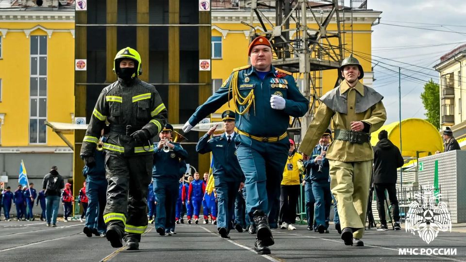 В Новокузнецке стартовали всероссийские соревнования по пожарно-спасательному спорту В Новокузнецке стартовали всероссийские соревнования по пожарно-спасательному спорту