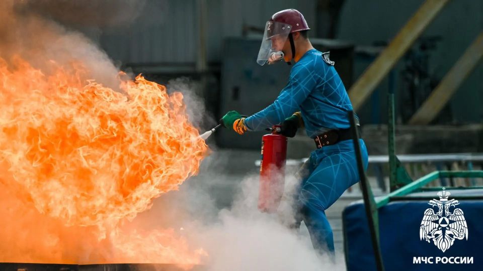 В Новокузнецке стартовали всероссийские соревнования по пожарно-спасательному спорту В Новокузнецке стартовали всероссийские соревнования по пожарно-спасательному спорту