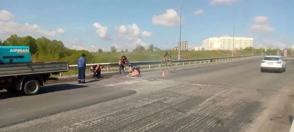 В Новокузнецке продолжаются работы по обновлению дорожного покрытия в рамках национального проекта «Инфраструктура для жизни»