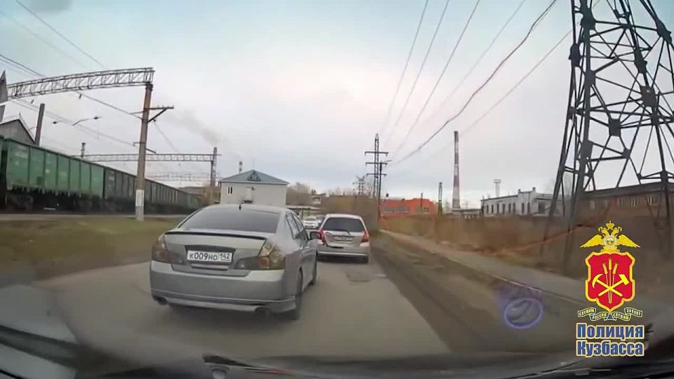 В Новокузнецке по материалам «Мобильного патруля» на 8 500 оштрафован автомобилист, который грубо нарушил ПДД и едва не спровоцировал аварию