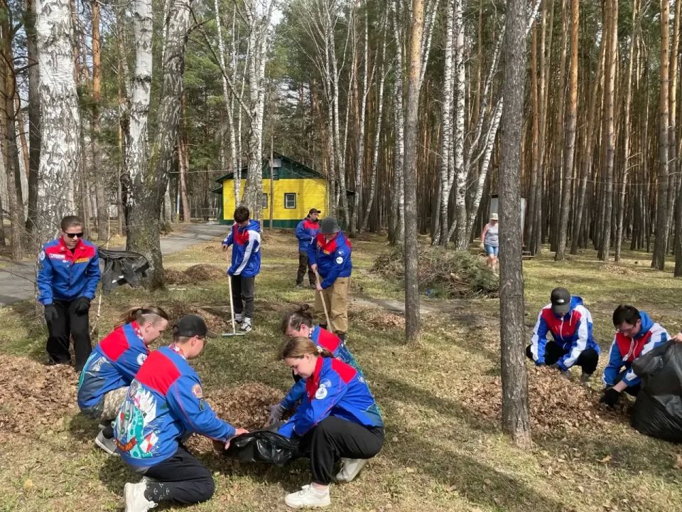 Студенческие отряды Кузбасса помогают готовить детские лагеря к лету Студенческие отряды Кузбасса помогают готовить детские лагеря к лету