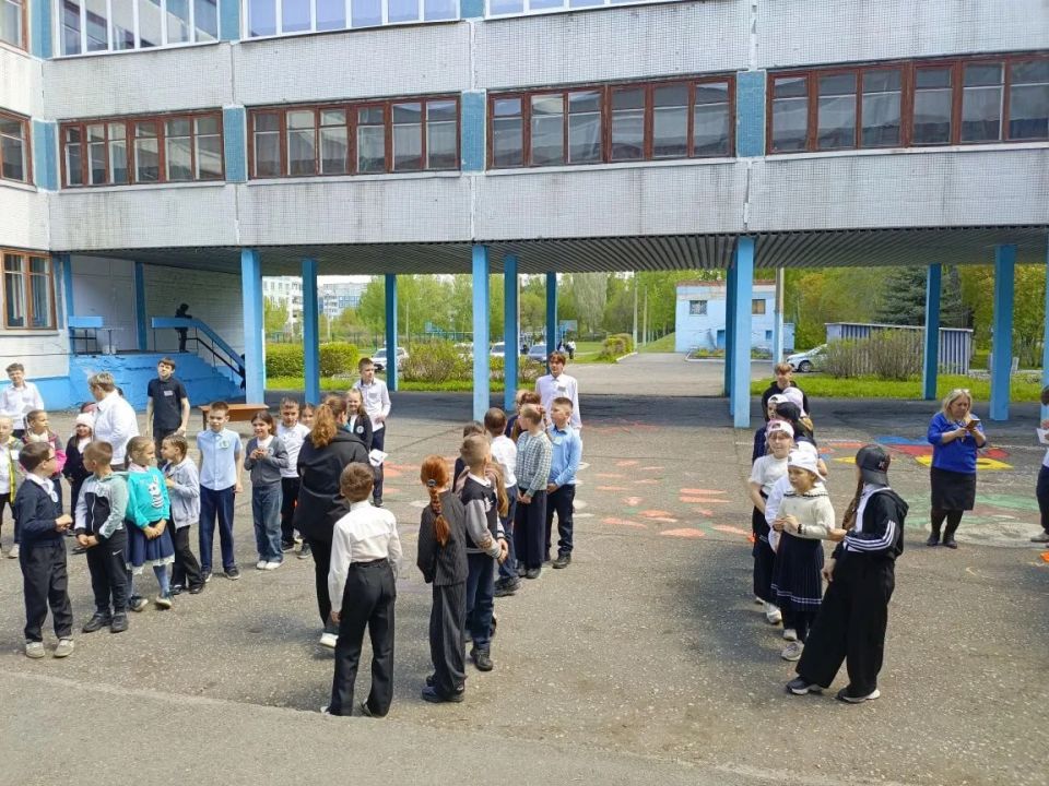 Сотрудники Госавтоинспекции Новокузнецка провели профилактическое мероприятие в школе N14 Новоильинского района по отработке и закреплению навыков безопасного поведения на дорогах Сотрудники Госавтоинспекции Новокузнецка провели профилактическое мероприятие в школе N14 Новоильинского района по отработке и закреплению навыков безопасного поведения на дорогах