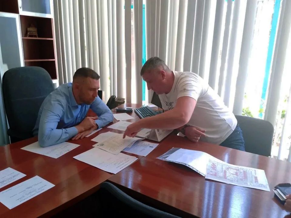 Председатель Комитета жилищнокоммунального хозяйства Антон Андреевич Безгубов провёл личный приём граждан Председатель Комитета жилищнокоммунального хозяйства Антон Андреевич Безгубов провёл личный приём граждан