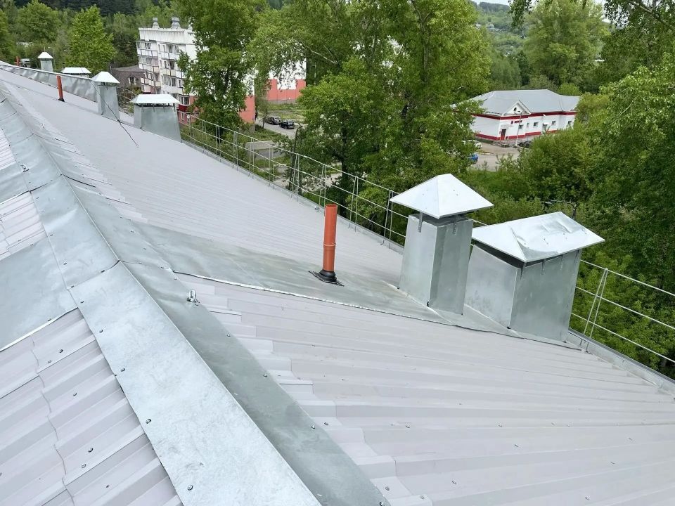 В рамках программы капитального ремонта многоквартирных домов приемная комиссия завершила осмотр и приняла в эксплуатацию еще одну кровлю в Орджоникидзевском районе В рамках программы капитального ремонта многоквартирных домов приемная комиссия завершила осмотр и приняла в эксплуатацию еще одну кровлю в Орджоникидзевском районе
