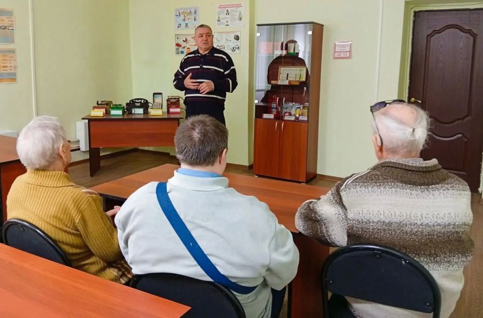 В Новокузнецке обучили неработающих горожан правилам безопасности В Новокузнецке обучили неработающих горожан правилам безопасности