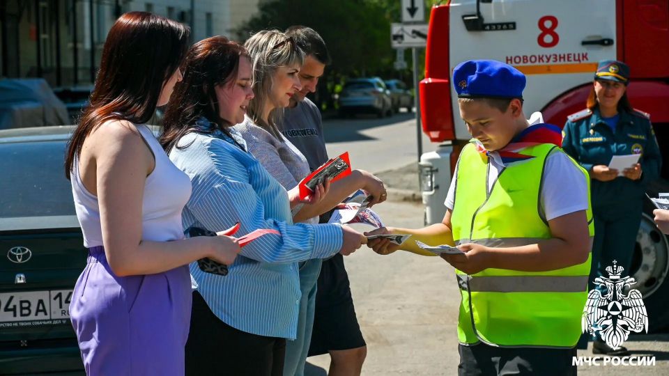 Сотрудники МЧС России обратились к водителям на улицах города Сотрудники МЧС России обратились к водителям на улицах города