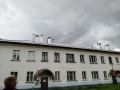 В посёлке Притомском Орджоникидзевского района города Новокузнецка завершился капитальный ремонт кровель двух многоквартирных домов — № 12 и № 14 на улице Капитальной
