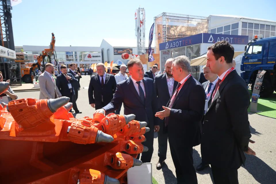 В Новокузнецке открылся Международный горнопромышленный форум и специализированные выставки «Уголь России и Майнинг», «Недра России», «Охрана, безопасность труда и жизнедеятельности» и «ПромТехЭкспо» В Новокузнецке открылся Международный горнопромышленный форум и специализированные выставки «Уголь России и Майнинг», «Недра России», «Охрана, безопасность труда и жизнедеятельности» и «ПромТехЭкспо»