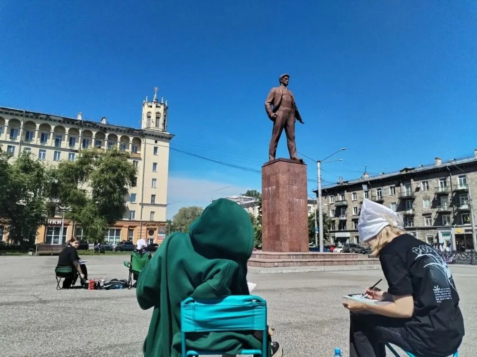 Юные художники Детской школы искусств № 58 продолжают творить на открытом воздухе! Юные художники Детской школы искусств № 58 продолжают творить на открытом воздухе!