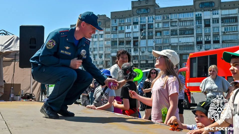 В Новокузнецке прошёл семейный праздник «Потрогай грузовик» — уже в 15-й раз! В Новокузнецке прошёл семейный праздник «Потрогай грузовик» — уже в 15-й раз!