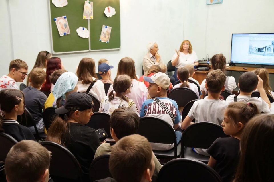 Литературно-познавательное мероприятие «Пушкин в переводе: новый ритм, то же сердце» ко дню рождения классика Литературно-познавательное мероприятие «Пушкин в переводе: новый ритм, то же сердце» ко дню рождения классика