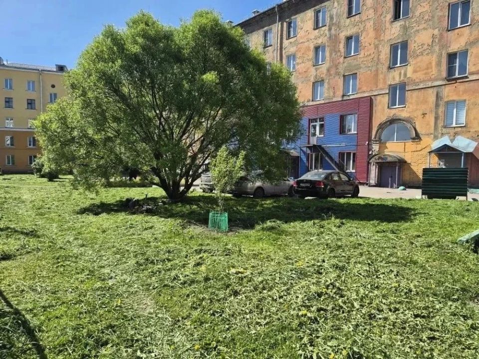 В настоящее время управляющие компании города Новокузнецка продолжают выполнение работ по покосу травы на придомовых территориях многоквартирных домов во всех районах города В настоящее время управляющие компании города Новокузнецка продолжают выполнение работ по покосу травы на придомовых территориях многоквартирных домов во всех районах города