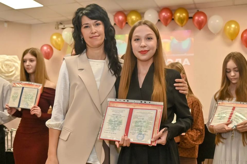 В Детской школе искусств №55 состоялось торжественное вручение свидетельств об окончании школы В Детской школе искусств №55 состоялось торжественное вручение свидетельств об окончании школы