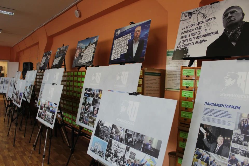 4 июня в Центральной городской библиотеке им. Н.В. Гоголя состоялось торжественное открытие фотовыставки, посвящённой памяти Владимира Жириновского 4 июня в Центральной городской библиотеке им. Н.В. Гоголя состоялось торжественное открытие фотовыставки, посвящённой памяти Владимира Жириновского