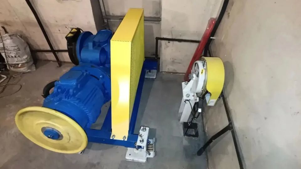 Новый лифт в доме на Новосёлов, 7 Новый лифт в доме на Новосёлов, 7