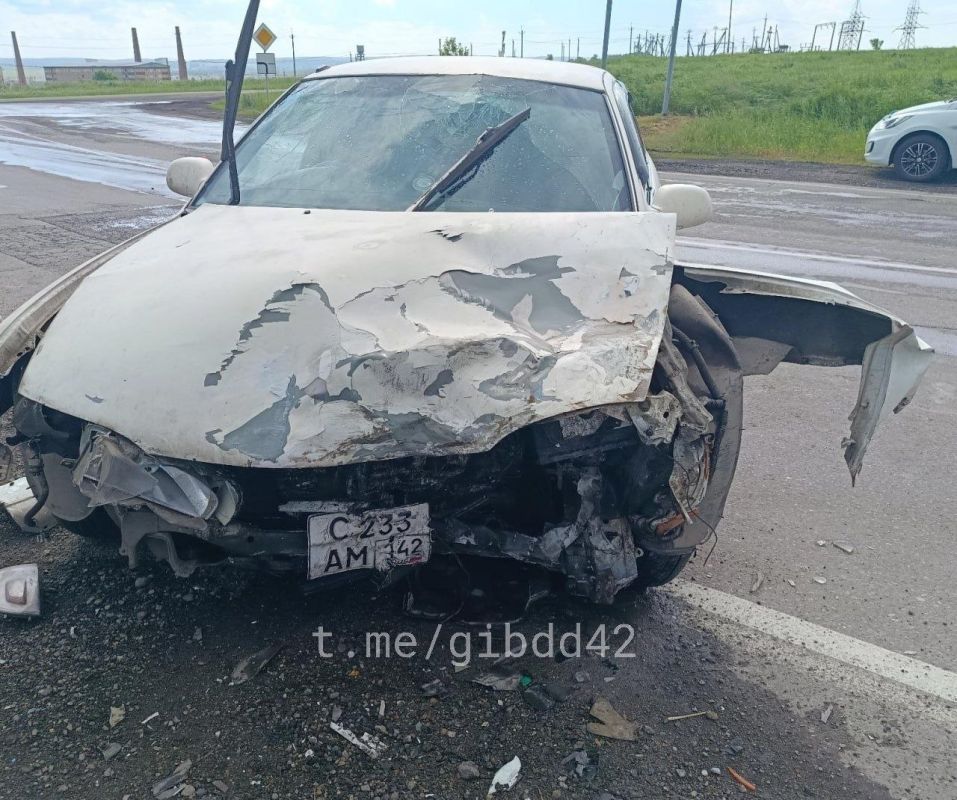 Сотрудники Госавтоинспекции Новокузнецкого муниципального округа устанавливают обстоятельства ДТП в котором травмированы четыре человека Сотрудники Госавтоинспекции Новокузнецкого муниципального округа устанавливают обстоятельства ДТП в котором травмированы четыре человека