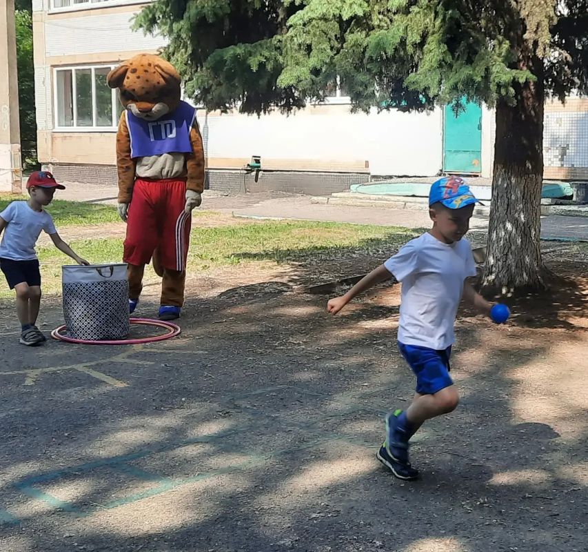"Лето с ГТО" замечательная акция, направленная на популяризацию спорта и здорового образа жизни среди всех категорий населения "Лето с ГТО" замечательная акция, направленная на популяризацию спорта и здорового образа жизни среди всех категорий населения