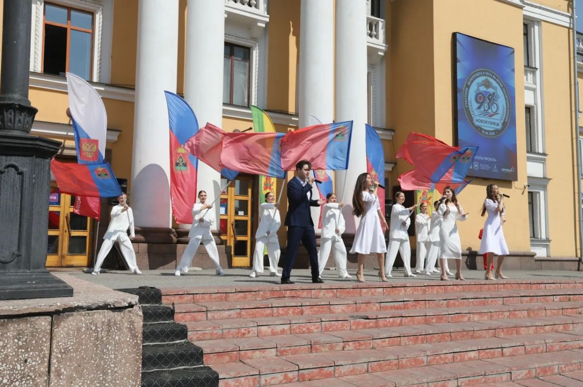Детский велопробег на площадке у Дворца культуры «Алюминщик» Детский велопробег на площадке у Дворца культуры «Алюминщик»