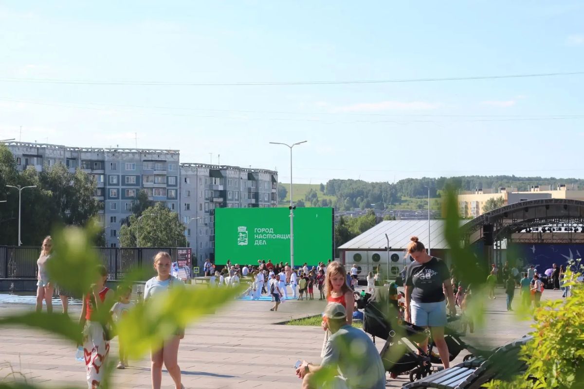 2 июля мы собрались на Площади защитников Донбасса, чтобы отметить День города! 2 июля мы собрались на Площади защитников Донбасса, чтобы отметить День города!