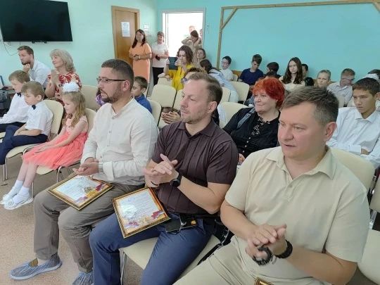 В минувший вторник депутат Владимир Роккель вместе с заместителем Главы города - руководителем администрации Новоильинского района Андреем Васильевичем Токаревым вручили благотворительную помощь Новоильинскому отделению... В минувший вторник депутат Владимир Роккель вместе с заместителем Главы города - руководителем администрации Новоильинского района Андреем Васильевичем Токаревым вручили благотворительную помощь Новоильинскому отделению...