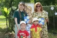 8 июля Гоголевка, библиотека семейного чтения «Запсибовская» и Комитет семей воинов Отечества организовали в честь Дня, семьи любви и верности небольшое торжество