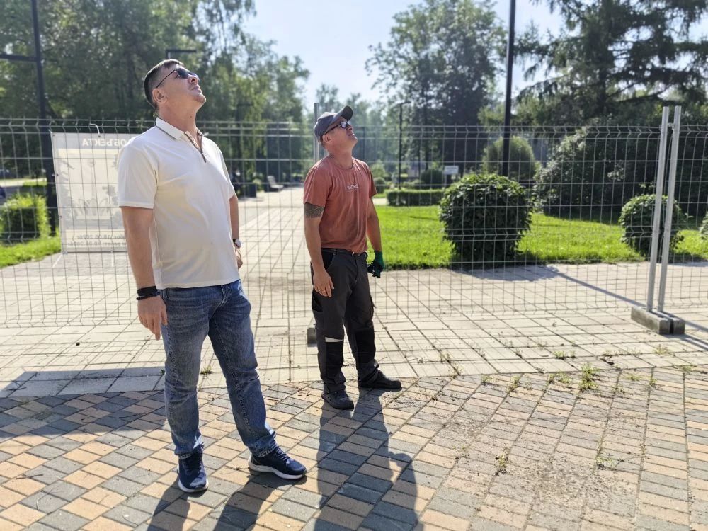В Новокузнецке ведутся активные работы по реставрации монумента «50 лет образования СССР» В Новокузнецке ведутся активные работы по реставрации монумента «50 лет образования СССР»