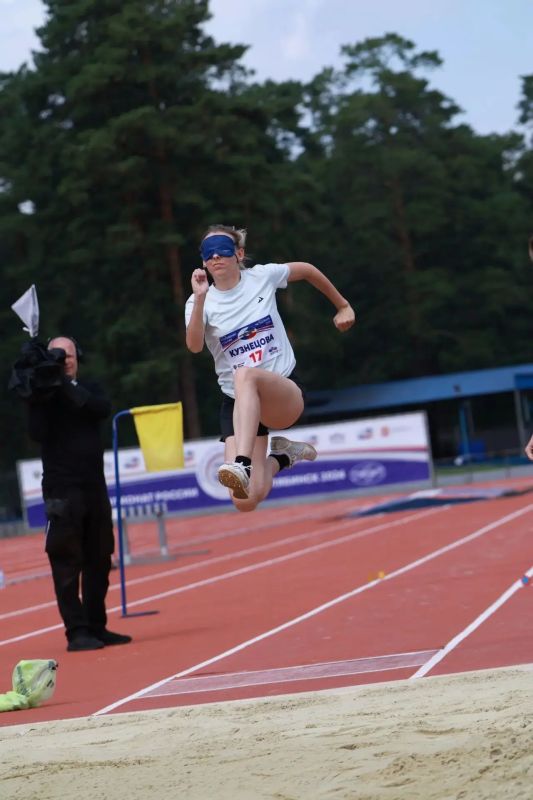 Легкоатлетка из Новокузнецка завоевала медали чемпионата России среди спортсменов с нарушением зрения Легкоатлетка из Новокузнецка завоевала медали чемпионата России среди спортсменов с нарушением зрения