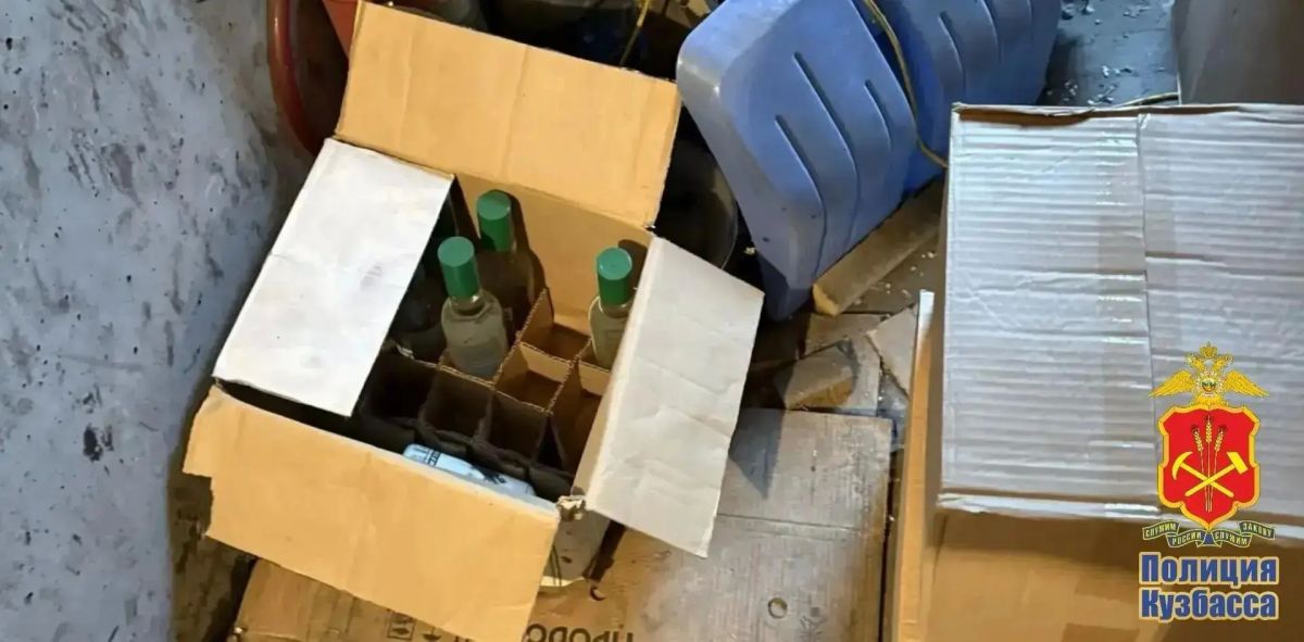 В Новокузнецке полицейские изъяли палёный алкоголь и сигареты на сумму более 1 млн рублей В Новокузнецке полицейские изъяли палёный алкоголь и сигареты на сумму более 1 млн рублей