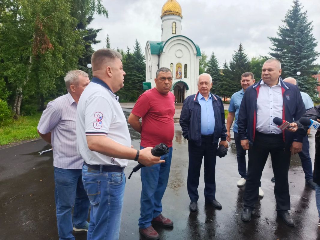 Многие жители написали мне в соцсетях о качестве работ в сквере у часовни в Орджоникидзевском районе Многие жители написали мне в соцсетях о качестве работ в сквере у часовни в Орджоникидзевском районе