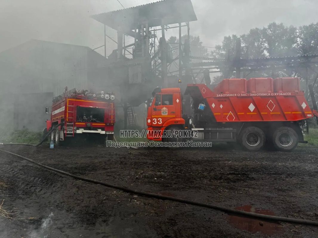 В поселке Заречный Новокузнецкого округа сгорел ангар с сеном В поселке Заречный Новокузнецкого округа сгорел ангар с сеном