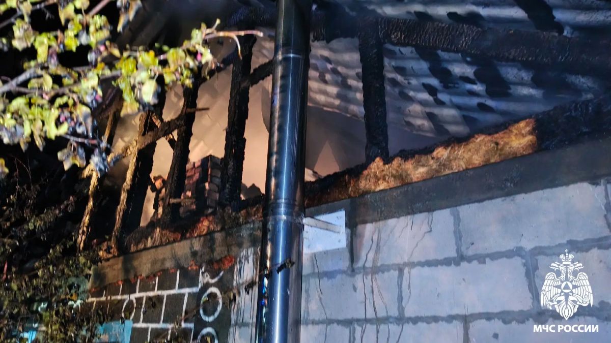 В Новокузнецке пожарные МЧС России ликвидировали пожар в частном доме В Новокузнецке пожарные МЧС России ликвидировали пожар в частном доме