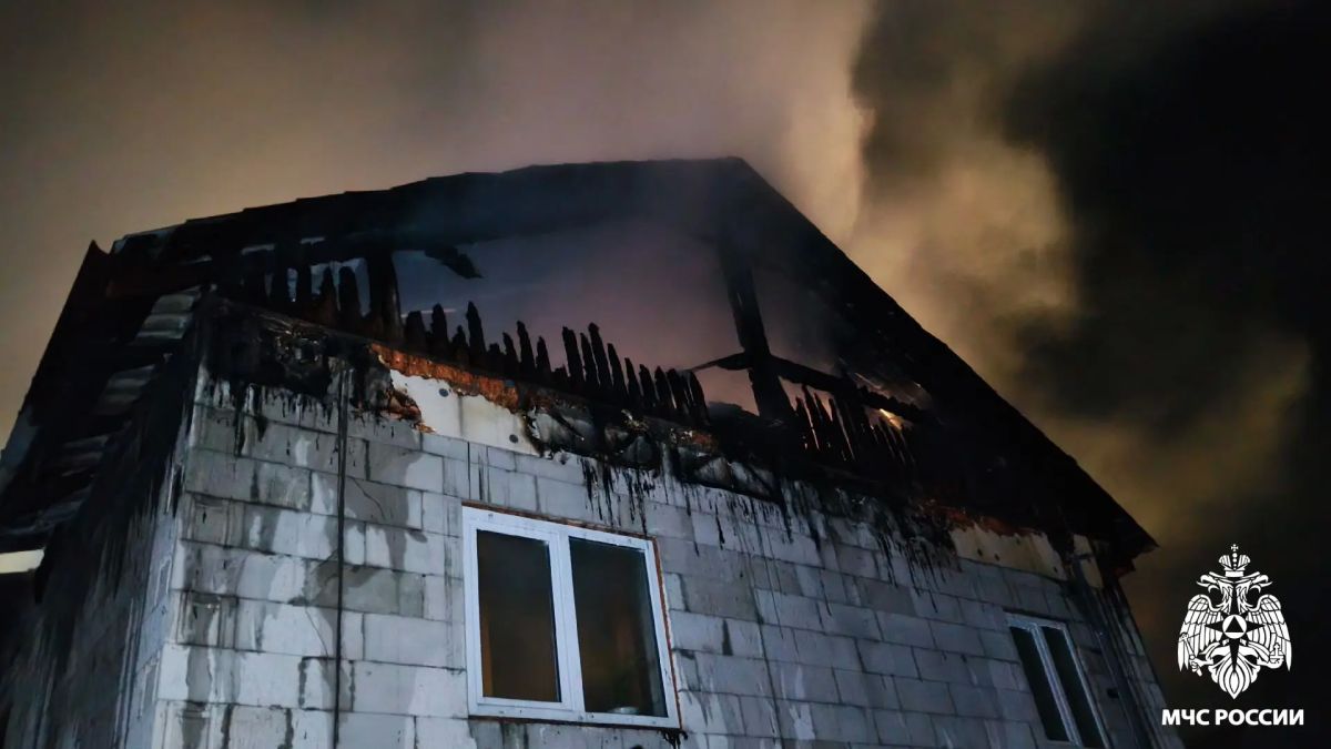 В Новокузнецке пожарные МЧС России ликвидировали пожар в частном доме В Новокузнецке пожарные МЧС России ликвидировали пожар в частном доме