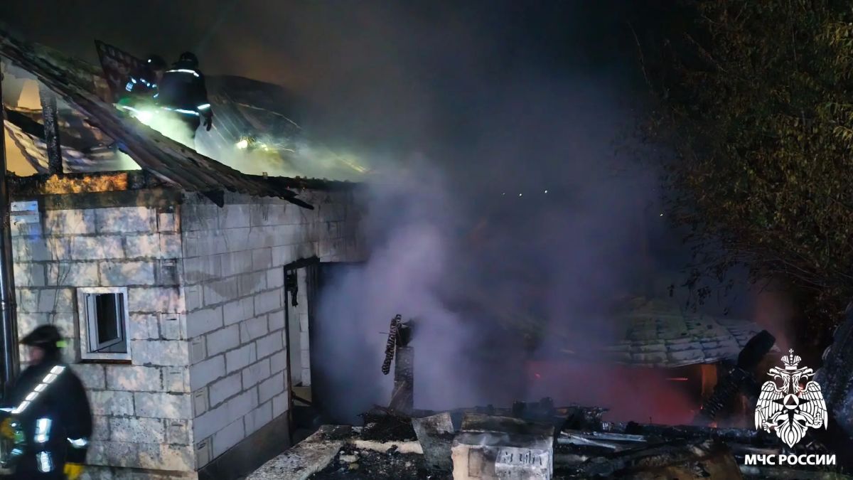 В Новокузнецке пожарные МЧС России ликвидировали пожар в частном доме В Новокузнецке пожарные МЧС России ликвидировали пожар в частном доме
