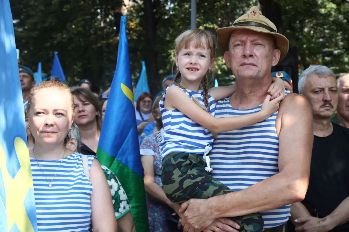 Сегодня лично поздравил наших десантников — и ветеранов, и тех, кто сейчас в строю Сегодня лично поздравил наших десантников — и ветеранов, и тех, кто сейчас в строю