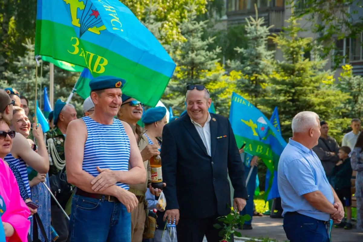 Новокузнецк масштабно и торжественно отметил День Воздушно-десантных войск! Новокузнецк масштабно и торжественно отметил День Воздушно-десантных войск!