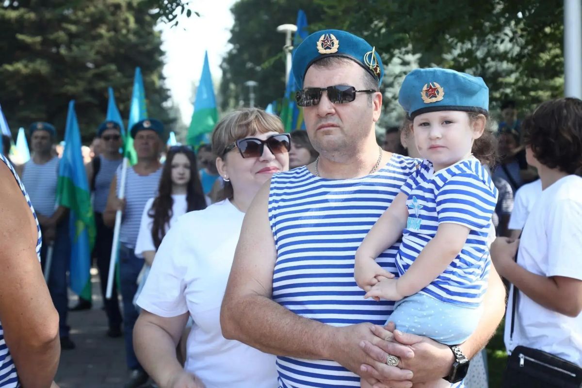"Никто, кроме нас": сегодня в России отмечают День Воздушно-десантных войск "Никто, кроме нас": сегодня в России отмечают День Воздушно-десантных войск